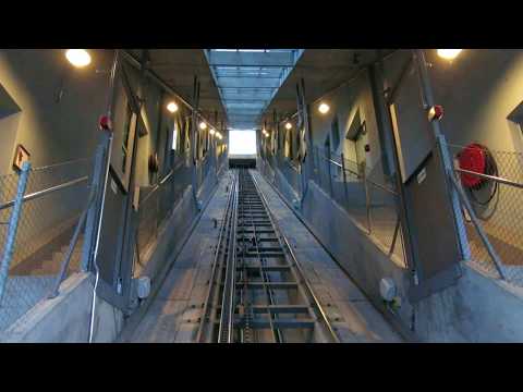 Standseilbahn 3063.01 Ittigen Stufenbau Bergfahrt nachts - Funicular