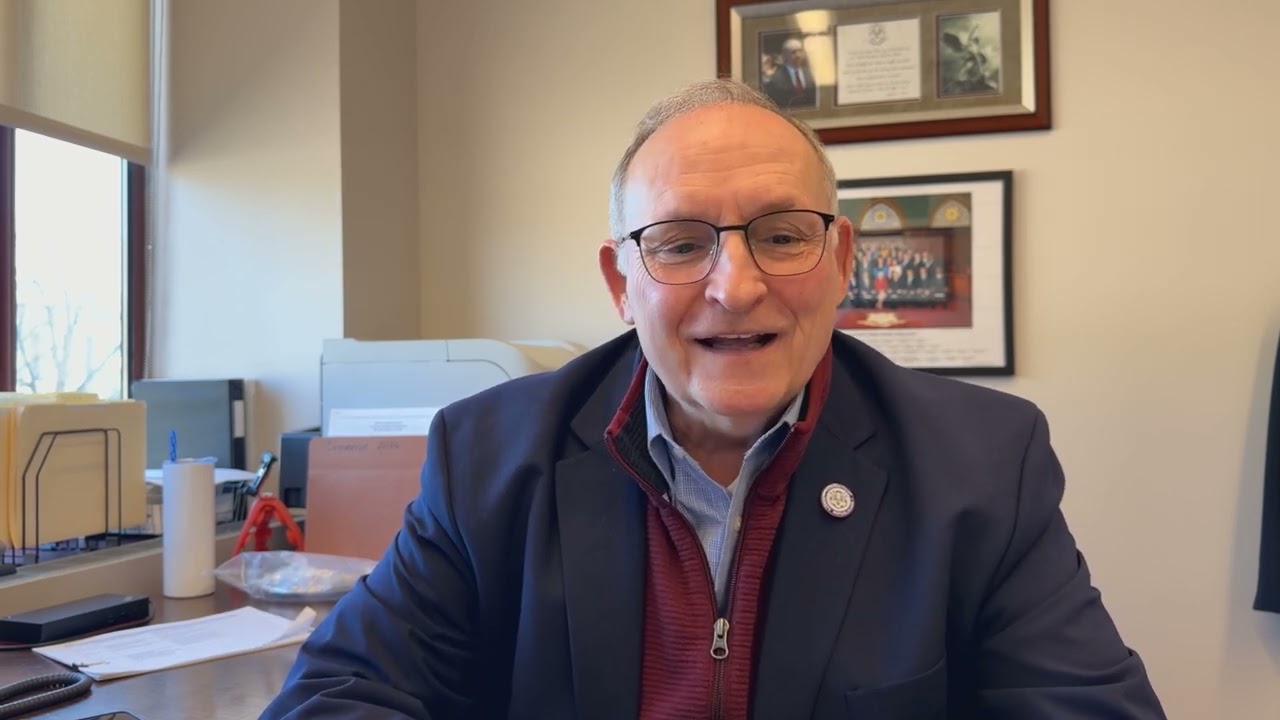 El Honorable Martin M. Looney, Presidente Pro Tempore del Senado, Senador Estatal