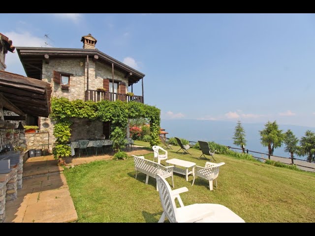 Villa singola in pietra con meravigliosa vista lago