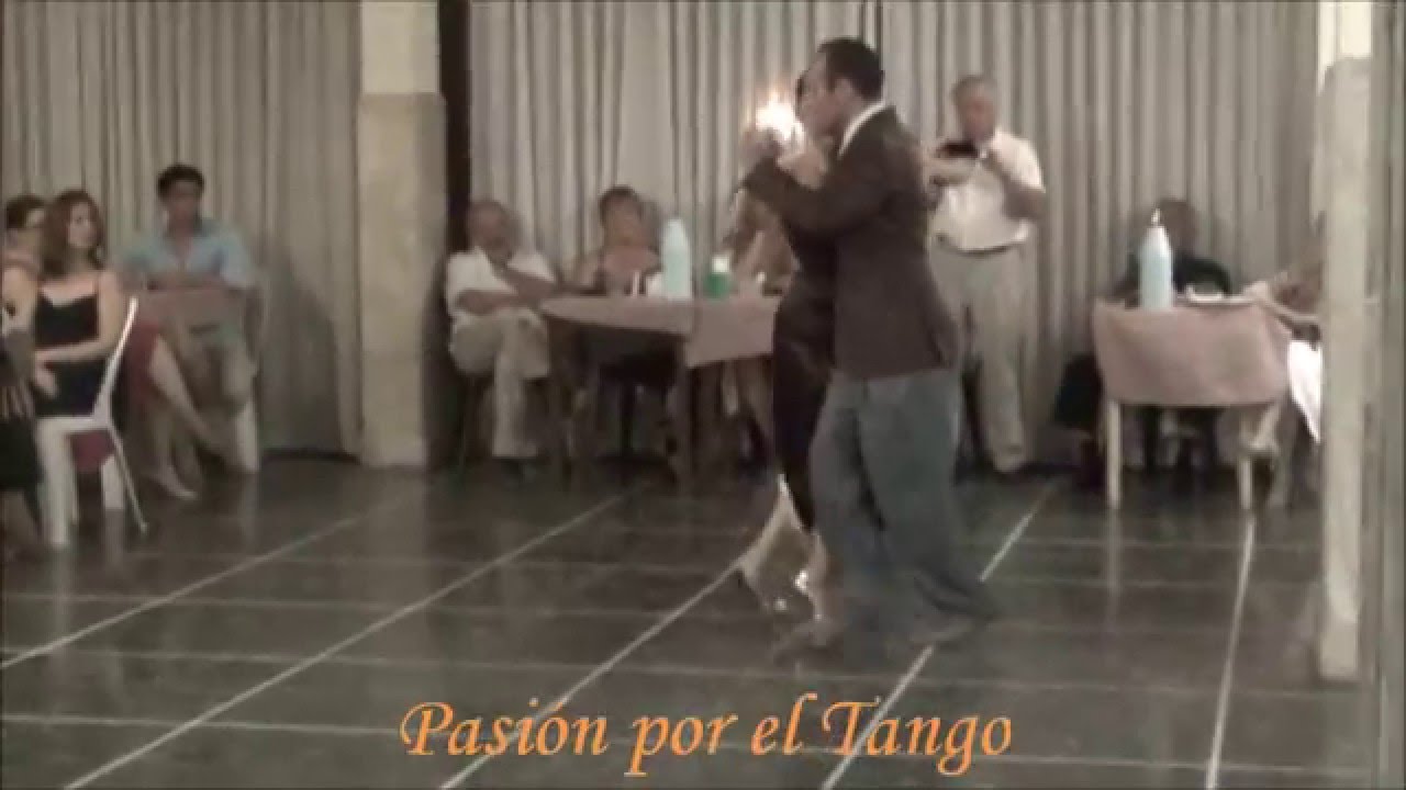 KARINA COLMEIRO y MAXIMILIANO CRISTIANI Bailando la Milonga POR LA HUELLA en FLOREAL MILONGA