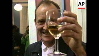 1997 Reaction to Vote - AP