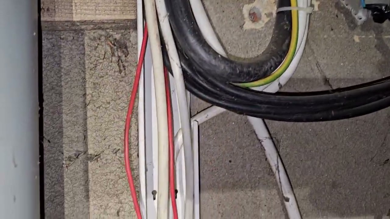 Instalatie electrica ieftina si buna.Ce DDR domne` ? Myym este inca la putere.🔌🔌🔌🤬🤬🤬