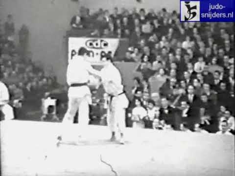 Judo 1961 Paris: Remo Venturelli (ITA) - Lionel Grossain (FRA) [open].