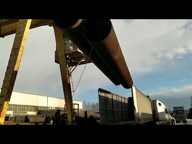 Погрузка труб 820 в автомобиль с растентовыванием