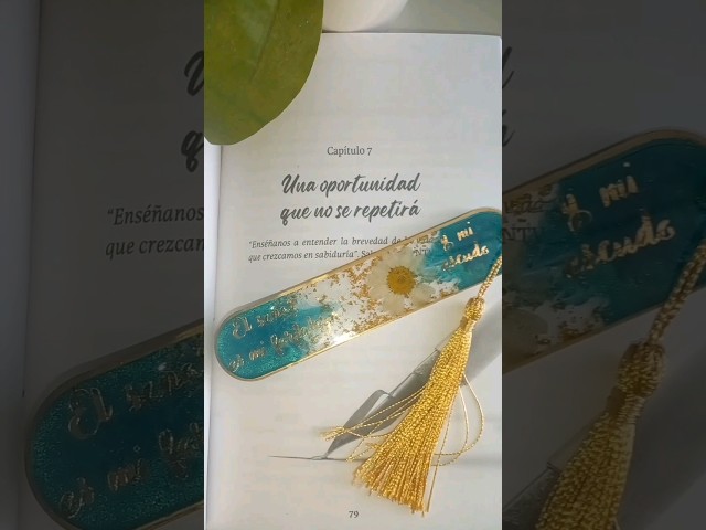 Vídeo relacionado con KLQJNP Sujetalibros de Resina para decoración de Libros de El Señor de los Anillos Hobbit, Carpeta y separadores Decorativos para Libros, Azul, Grande