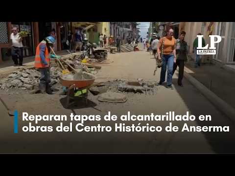 Reparan tapas de alcantarillado en obras del Centro Histórico de Anserma (Caldas)