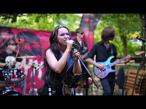 Memoryx - Zombie - zpěv Daniela Ulrichová a kapela MemoryX - živé vystoupe