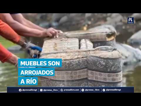 Botellas, bolsas y hasta muebles: estudiantes limpian río Tzununá en Retalhuleu