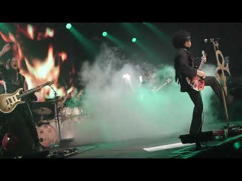Prince & 3RDEYEGIRL - Lets Go Crazy;  Manchester, UK