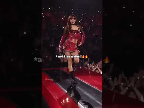 Lisa's catwalk skills stole the spotlight!😍😍 #blackpink