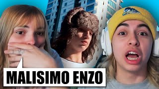 lolo le muestra el under a more