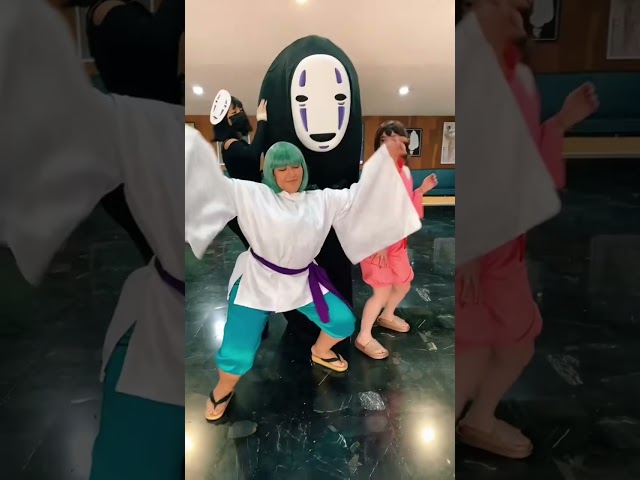 Vídeo relacionado con MANMICOS Disfraz de anime Chihiro Ogino para mujer, talla de EE. UU., traje de fiesta rojo (XS)