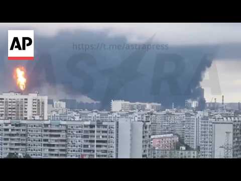 Ukraine tấn công nhà máy lọc dầu ở Moscow trong cuộc tấn công bằng máy bay không người lái lớn vào Nga (Ukraine hits an oil refinery in Moscow in major drone attack on Russia)