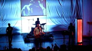 Tom Vek 08 I Aint Sayin My Goodbyes (Shepherds Bush Empire London 16/11/2011)