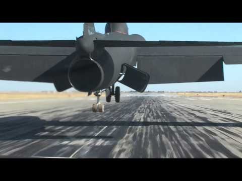 U-2 spy plane landing at Beale AFB U2 raw video