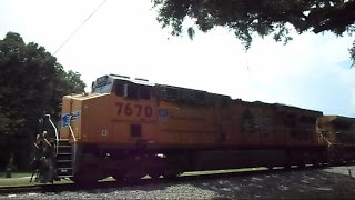 preview picture of video 'Union Pacific & CSX Two Trains In Both Directions'