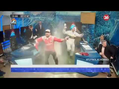 Tano Santarsiero canta No Te Creas Tan Importante - River | FÚTBOL AL HORNO