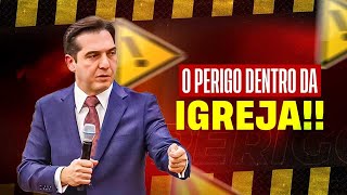 O PERIGO DENTRO DA IGREJA