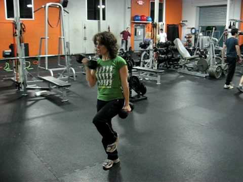 Single leg alternating dumbbell bicep curl