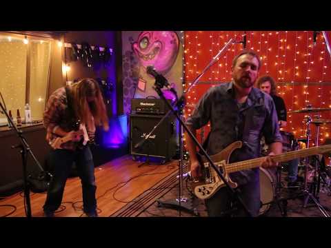 Weird Music Studios | Live | The Phantom Queens - Flathead