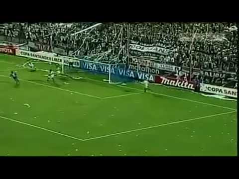 Rollo de papel evita gol- Alianza Lima vs U de Chile