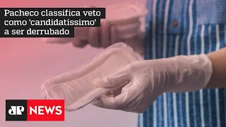 Congresso rejeita veto de Bolsonaro em projeto que visa distribuir absorventes para mulheres pobres