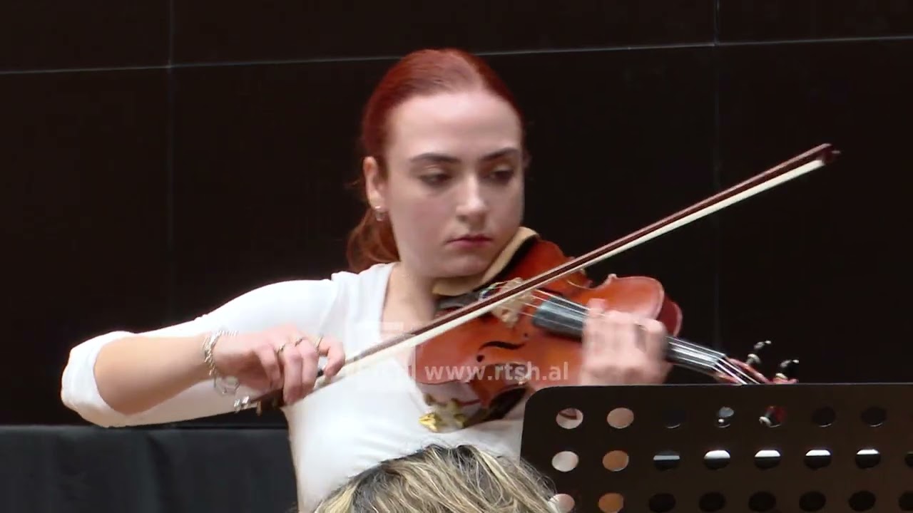 Orkestra Simfonike e RTSH, koncert me veprat e Bethovenit dhe Sibeliusit, soliste Laura Llozi