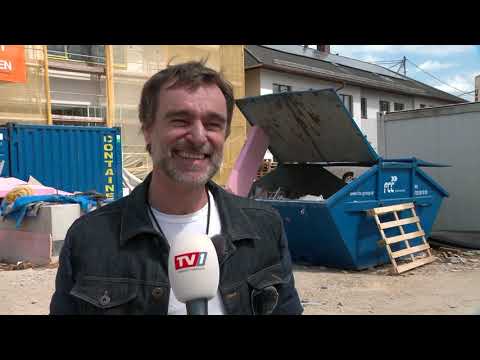 Red light entertainment by Andie Gabauer