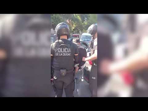 Tras una persecución, la Policía de la Ciudad detuvo a dos motochorros colombianos indocumentados que protagonizaron robos en Colegiales