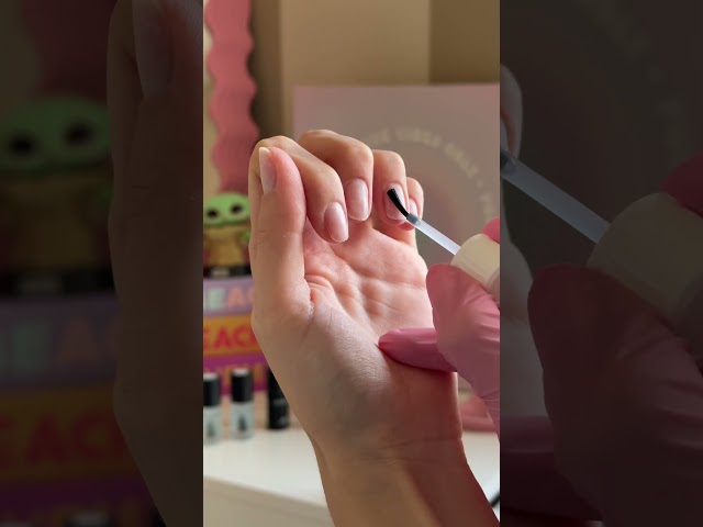 Vídeo relacionado con Andreia Professional Gel Polish Top Coat Semipermanente Sin Limpiar, Laca de Uñas Profesional con Textura Fina y Autonivelante | Esmalte Uñas Secado Rapido con Lampara UV y LED - 10.5 ml