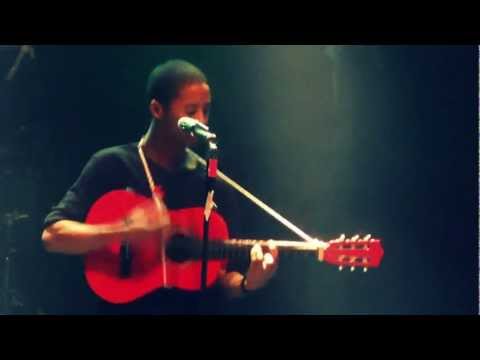 The Bots - Holiday (Micachu and the Shapes) || live @ 013 Tilburg || 11-10-2012