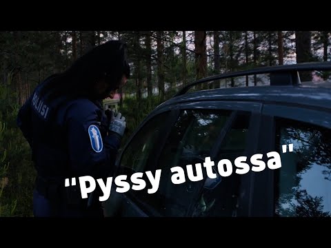 Rajua ylinopeutta ajanut Mersu-kuski pakenee poliisia Oulussa – autossa ase | Poliisit 24/7