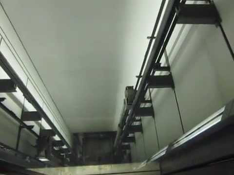 Otis hydraulic glass elevator at Berlin central station