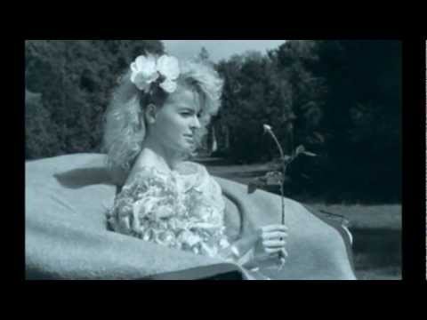 Iveta Bartošová  88  Rozvíjej se poupátko  HMS  2012.wmv