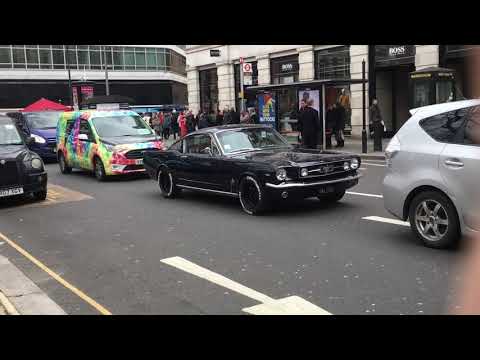 1965 Ford Mustang Fastback in London - great V8 sounds