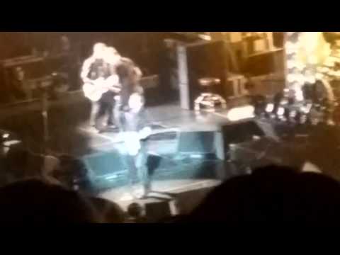 Pearl Jam Lighting Bolt 4.26.16