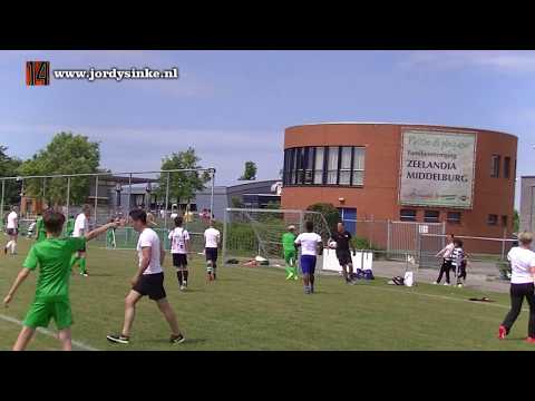 Zeelandia Middelburg JO13-1 ouder-kind voetbal op 10 juni 2017