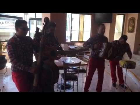 Puerto nuevo 4-15-17 (botas blancas)