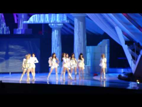 [FANCAM 111129 MNET ASIAN MUSIC AWARDS] SNSD - THE BOYS (Remix Ver.)