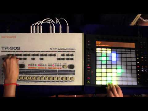 Roland TR-909 meets Ableton Push