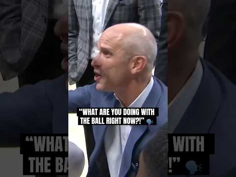 UConn HC Dan Hurley calls out his sophomores during a timeout 🗣️