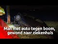 Man met auto tegen boom, gewond naar ziekenhuis