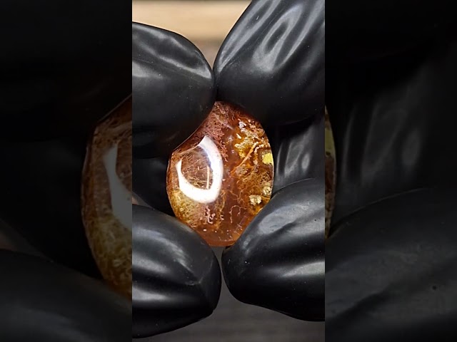 حجر عقيق طبيعي بتشكيل رائع