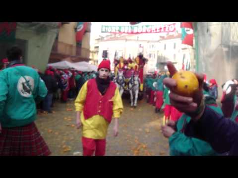 Corgonfi dei Tuchini - Carnevale d'Ivrea 2012 (Battle Of Oranges - Carnival of Ivrea 2012)