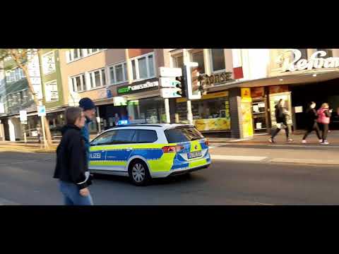 [Perfekte Rettungsgasse] FuStW auf Einsatzfahrt