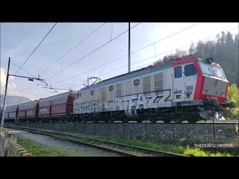 TRENO MERCI CON TRAMOGGE IN MANOVRA - MERC. 2 - 11 - 2022.