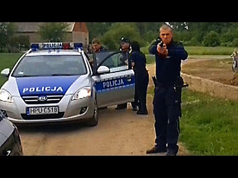 Policyjne kozaki tym razem wjechali na chatę do Wardęgi