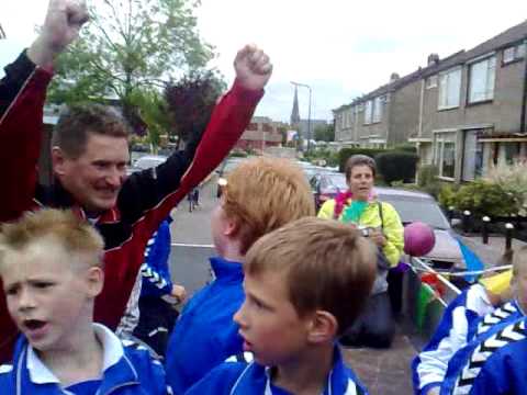 Benschop F1 op de kampioenskar 2008-2009 door het dorp Deel 1