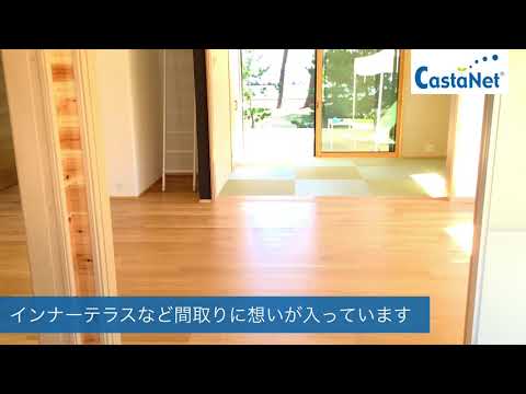 terrasse-couverte-balancoire-coussins-deco