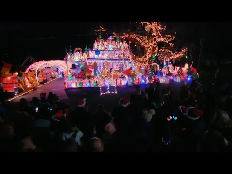 Farmer Family Creates a Real Life Gingerbread house - The Great Christmas Light Fight